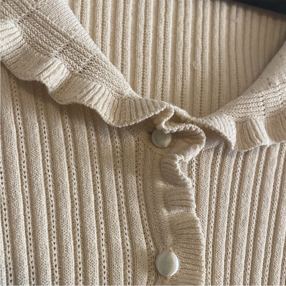 🕊️Vintage // Ruffle Knit Top🕊️ - Picture 3 of 8